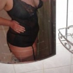 usamljena domaćica trazi povremeno zadovoljstvo