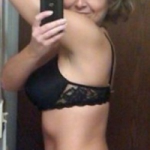 vruca udovica,zgodna i vlazna