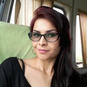 Situirana atraktivna crnka trazi napaljenog muzjaka