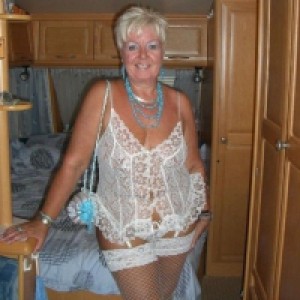  BAKICA ZA VRUCU AKCIJU 