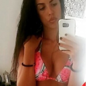 tražim nekog s kim ću podijeliti krevet.