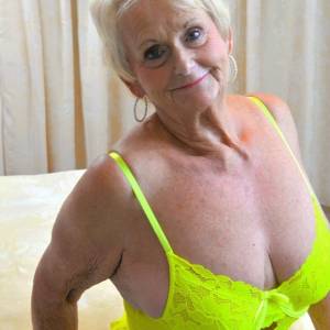 UNA ĐAKOVO ZOVI 064-654-654 ŠALJI SMS vidi opis