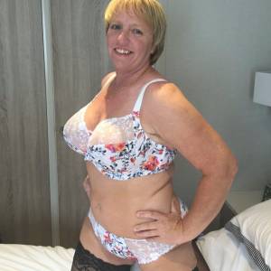 NAJJEFTINIJI CHAT KATARINA JASKA ZOVI 064-605-500 ŠALJI SMS vidi opis